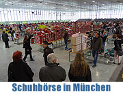 Schuhbörse in der Olympia Eislaufhalle, München! Das Paradies für Schnäppchenjäger 08.+09.05.2015 (©Foto: Martin Schmitz)